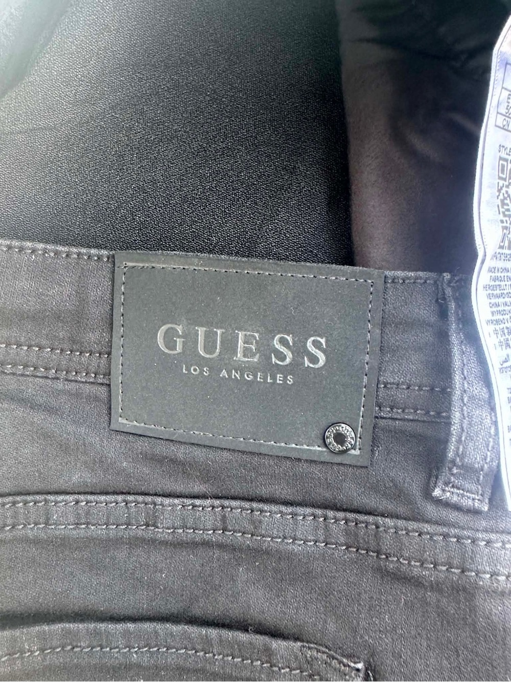 Guess Men’s Black Cuffed Flat Front Shorts with Drawstring SZ 40 - Picture 5 of 7